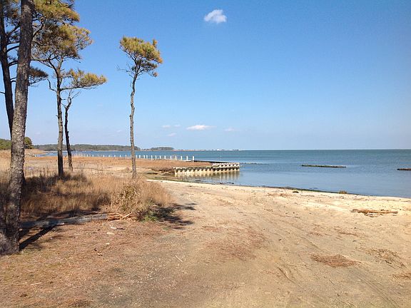 3rd image of 792 Seaview Ct