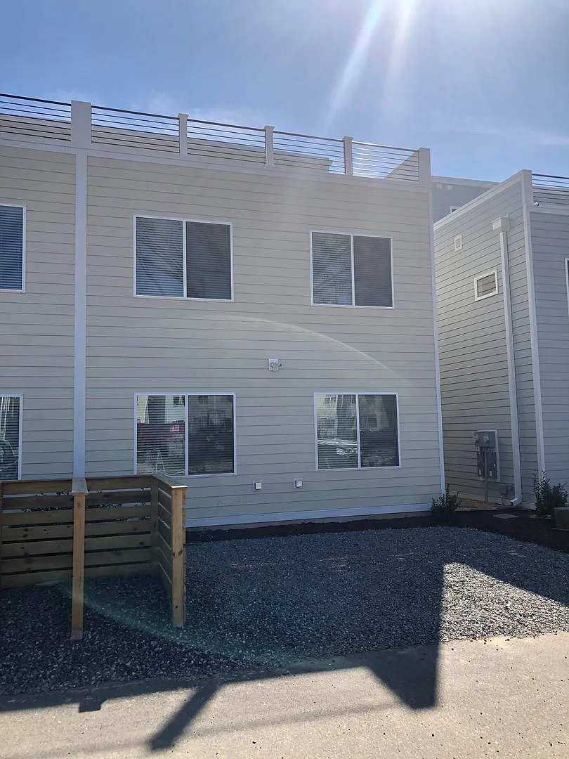 1207 Bainbridge Street — Photo 2
