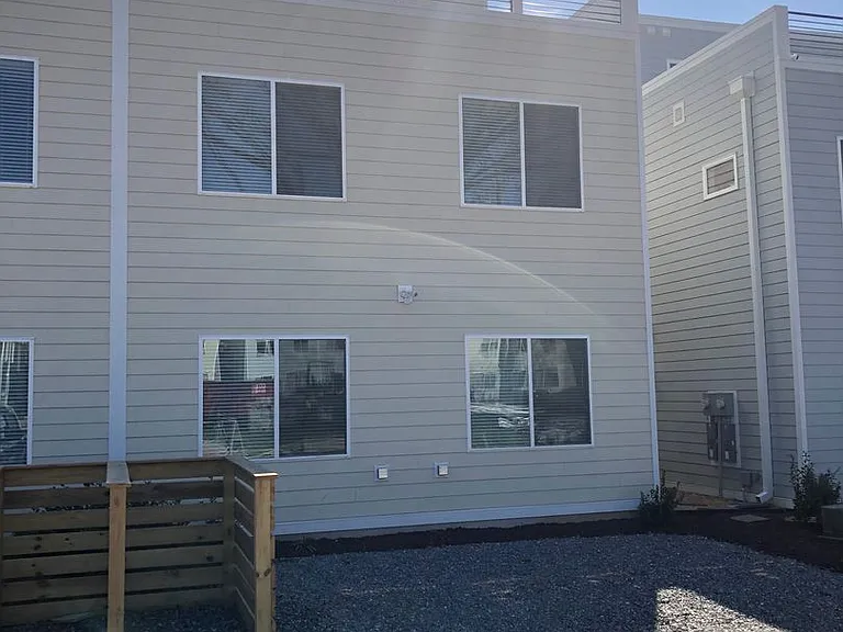 1207 Bainbridge St — Photo 2