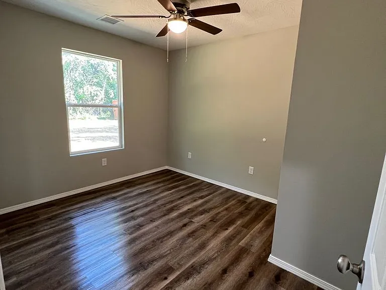 2444 N Benton Ave — Photo 30