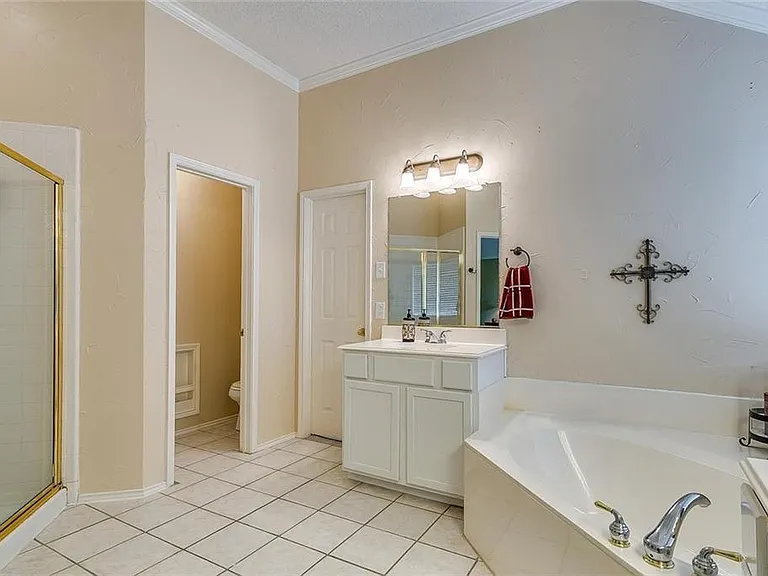 3504 Castlewood Ct — Photo 10