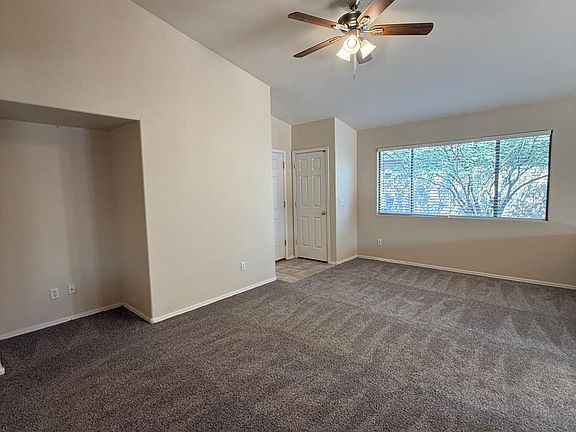 4th image of 15 E PEPPERGRASS Place