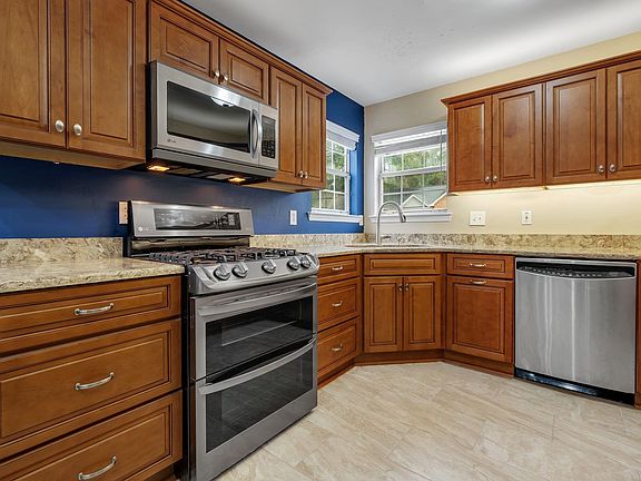 2nd image of 3129 Camelliawood Cir W