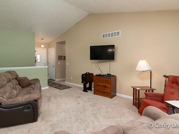 4th image of 867 Cassandra Ct NW