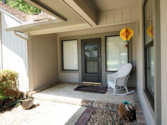 4th image of 1110 Sandalwood Cir