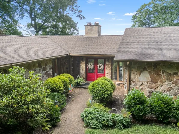 569 Haynes Rd, Sewanee, TN 37375