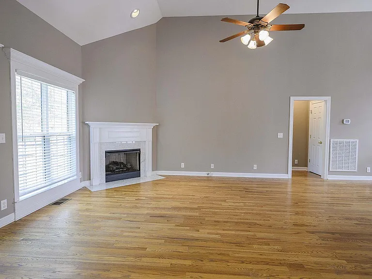 2256 Westwood Dr — Photo 5
