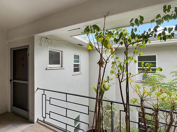 3rd image of 1233 N Crescent Heights Blvd APT 4