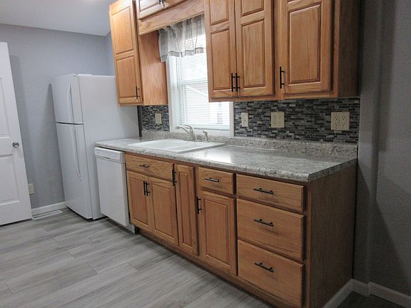 5th image of 203 W Wayne St