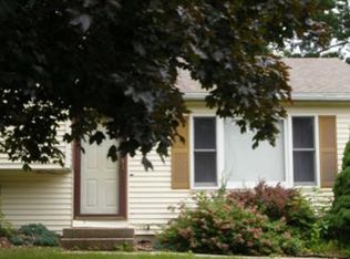 6 Teakwood Rd, Springfield, MA 01128