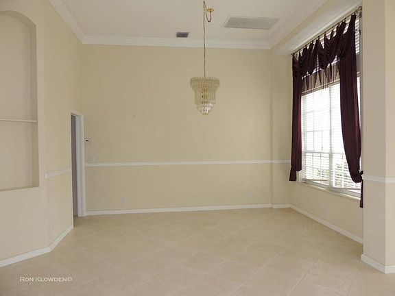2231 Montrose-dining