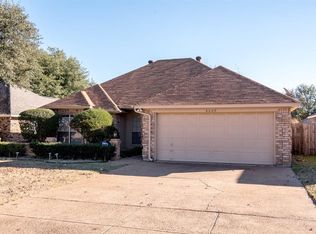 8009 Moss Rock Dr, Fort Worth, TX 76123