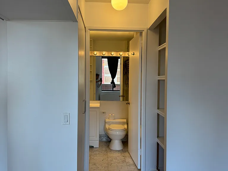 311 E 38th St #9C — Photo 14