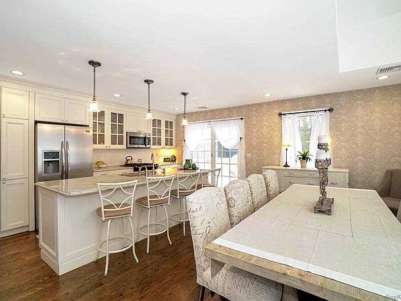 5th image of 110 Fawn Ln E