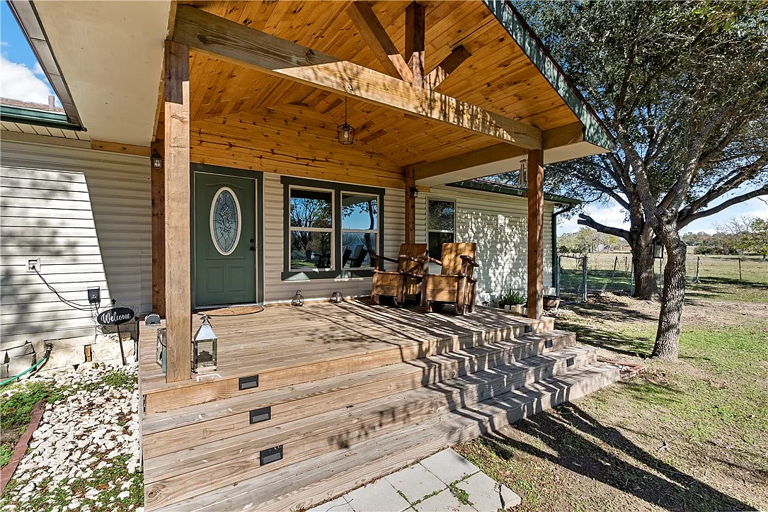 3 bed, 1080 sqft, $2,250 — Photo 3