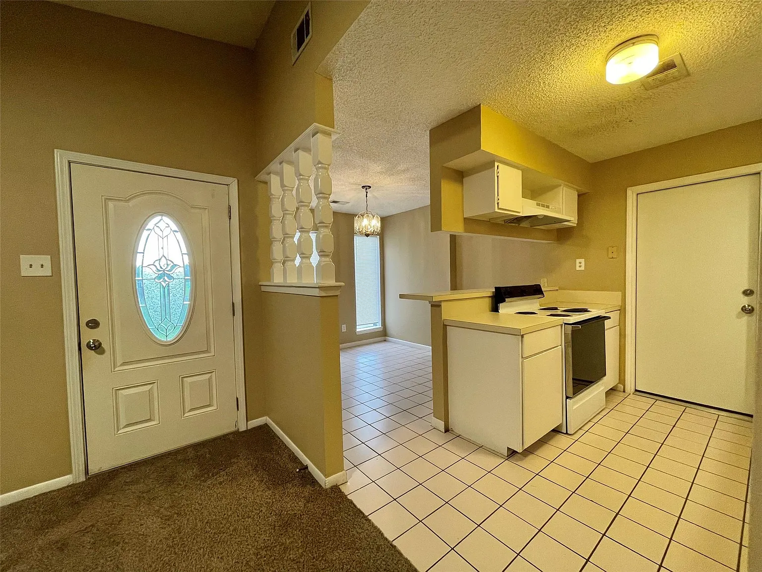 3 bed, 2.0 bath, 1027 sqft, $1,250 — Photo 3