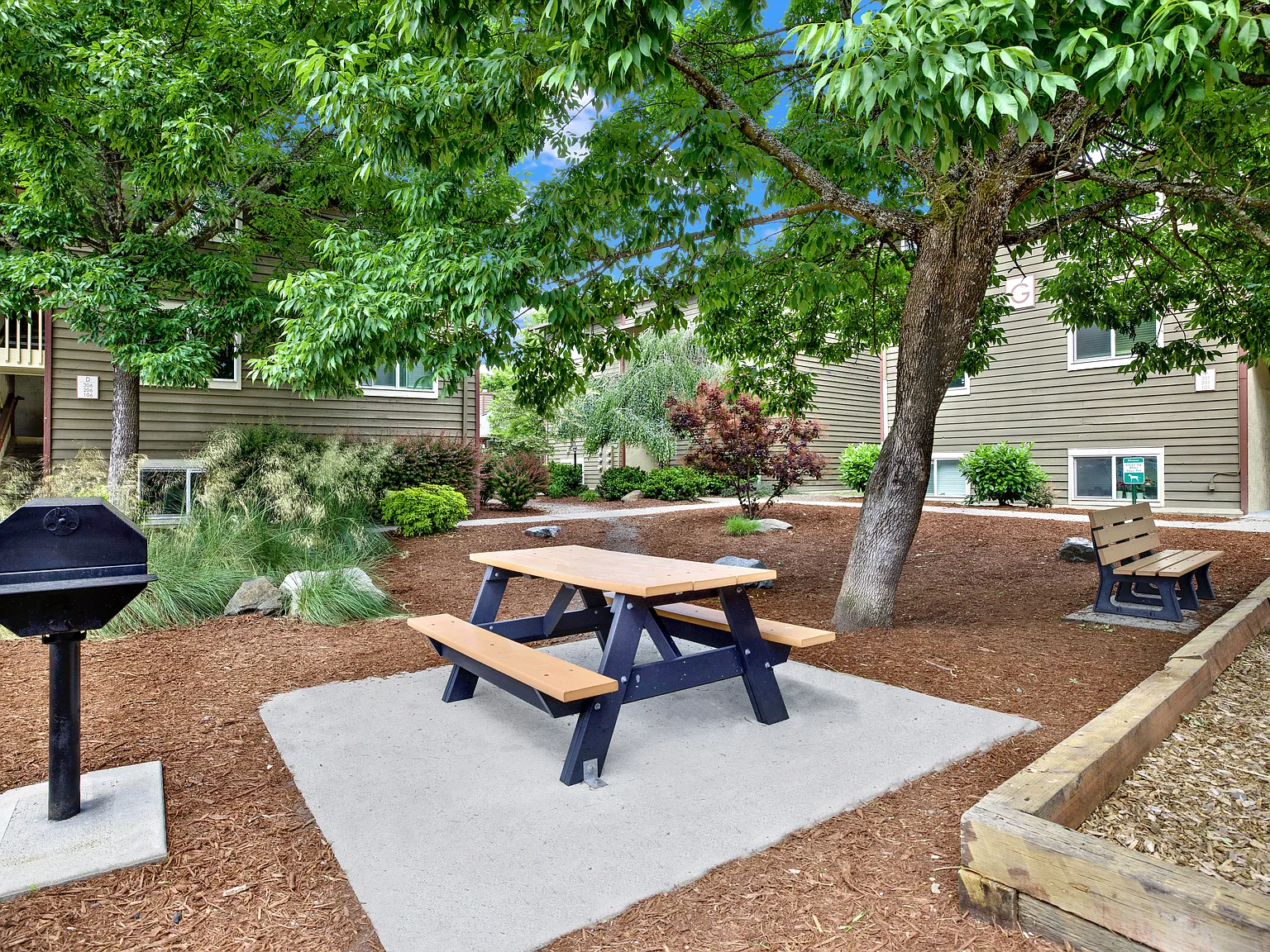 Sunset Park Apartments — Photo 4