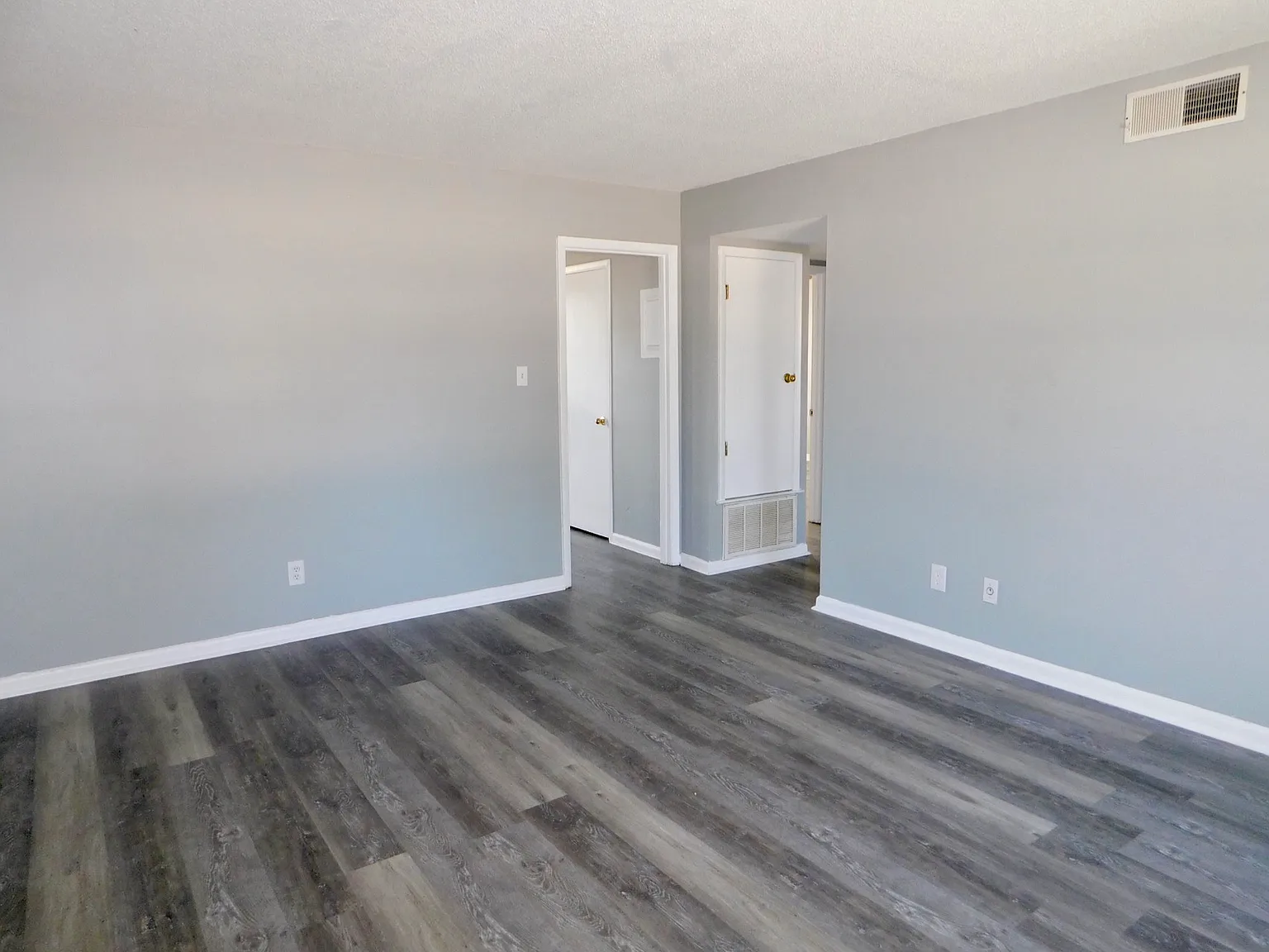 2 bed, 1007 sqft, $1,550 — Photo 3