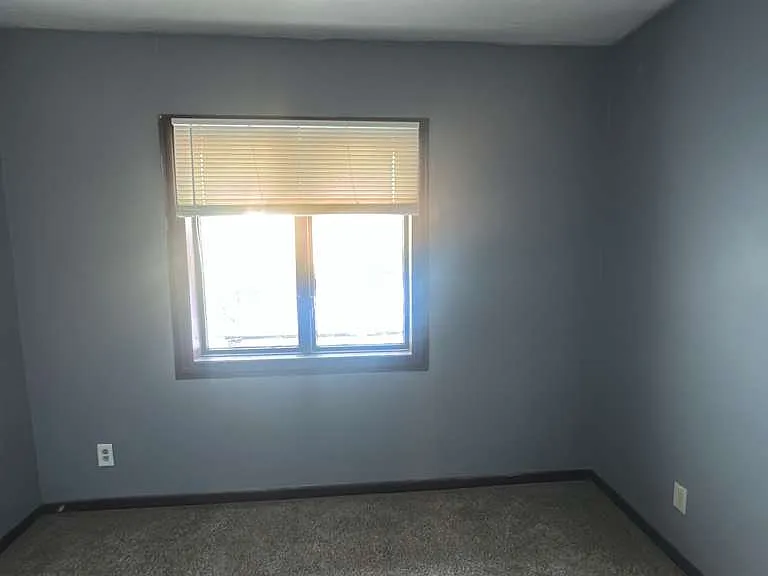 906 Logan Ave N — Photo 5