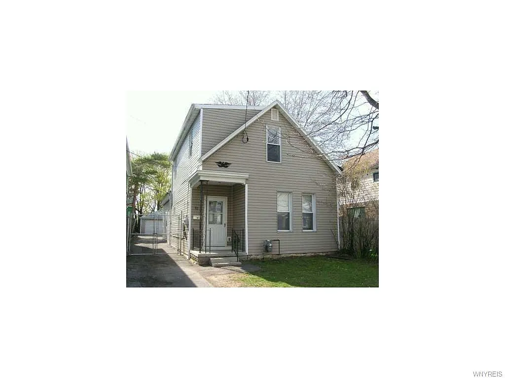 90 Harriet Ave photo 1