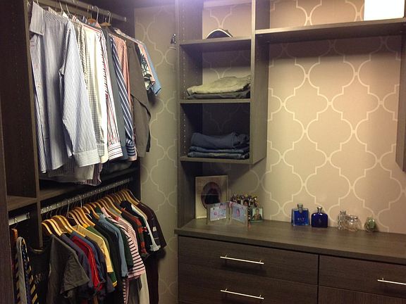 Walk-in closet