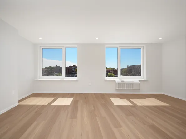 83-07 Queens Boulevard image 3 of 8