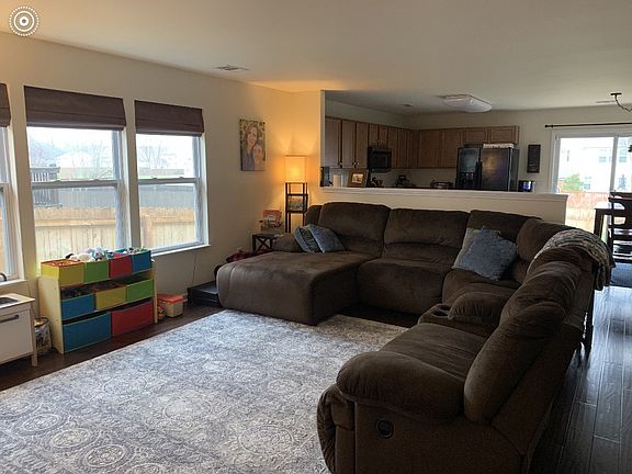2nd image of 755 Gloucester Ln