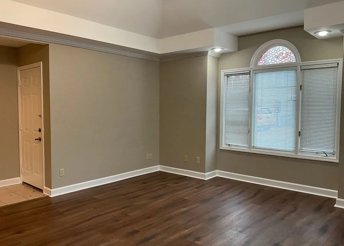 Building Photo - 100-105 Regency Park Dr