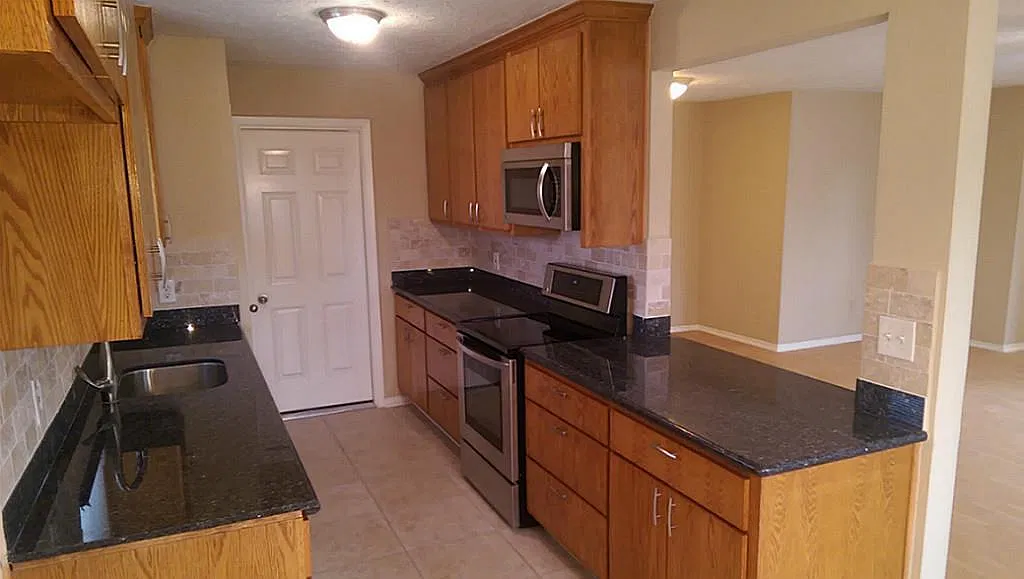 3 bed, 2.0 bath, 1454 sqft, $2,200 — Photo 4