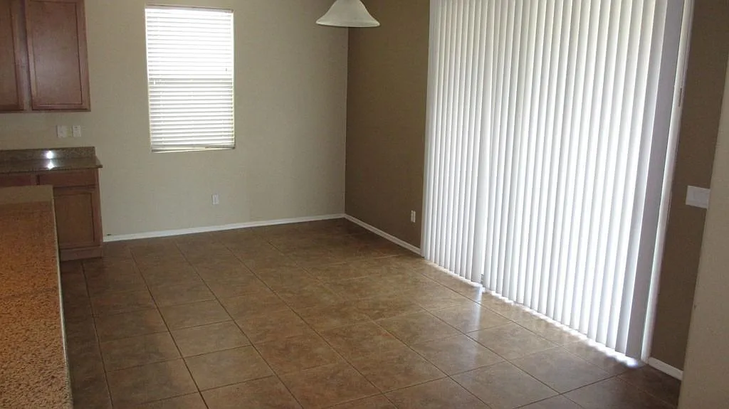 5 bed, 3.5 bath, 3886 sqft, $3,000 — Photo 4