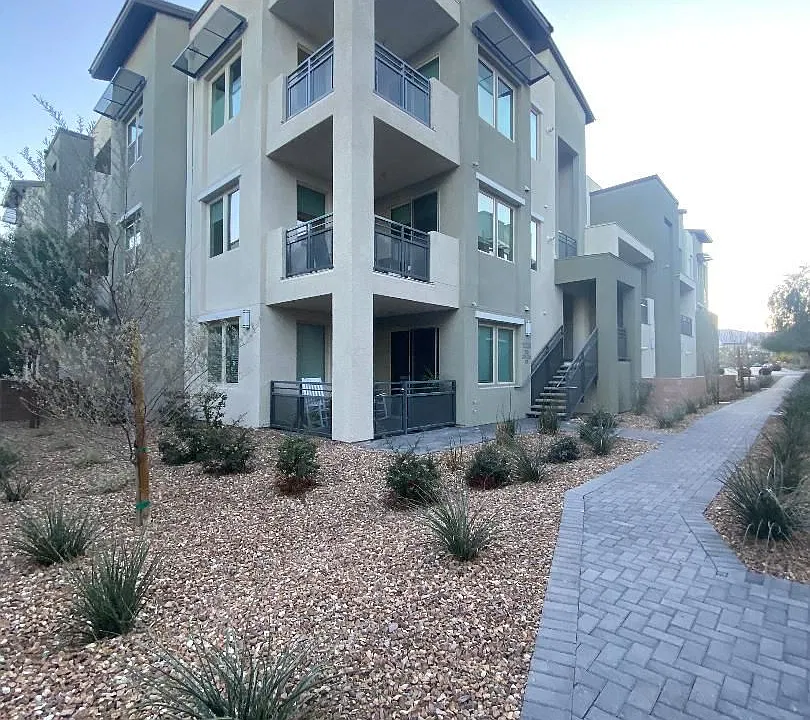 11258 Essence Point #206