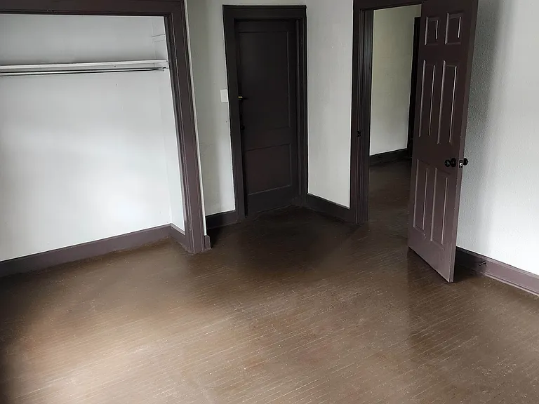 210 E 19th St #2 — Photo 8