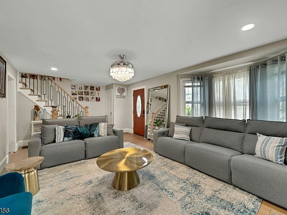 3rd image of 13 Dogwood Road