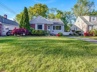 686 Ridgewood Ave, Oradell, NJ 07649