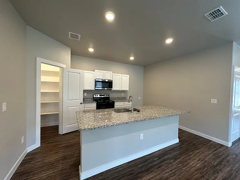 3402 Tiffin Ave — Photo 10