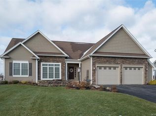 348 Franlee Ln, Victor, NY 14564