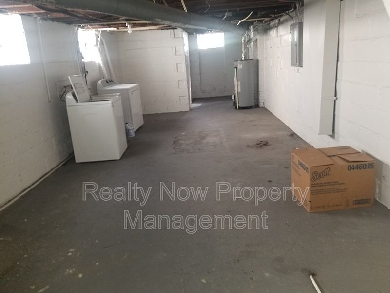 1st image of 1333 W 61st St