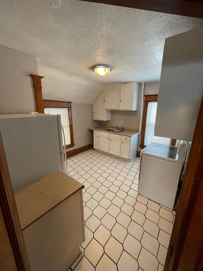3718 Oakland Ave S — Photo 1