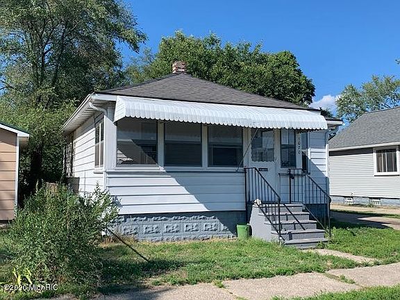 3rd image of 1070 E Laketon Ave