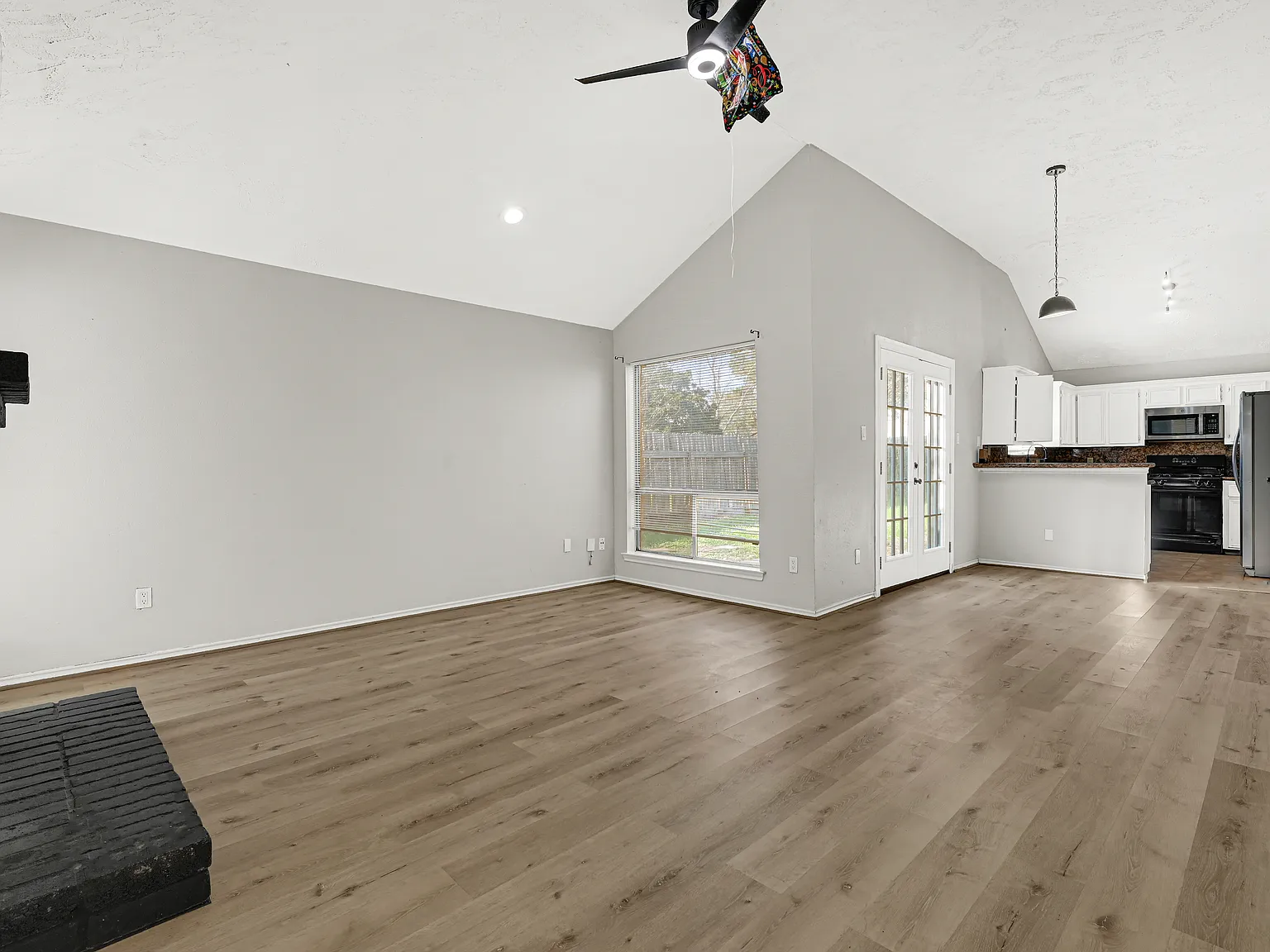 3 bed, 1252 sqft, $1,800 — Photo 3