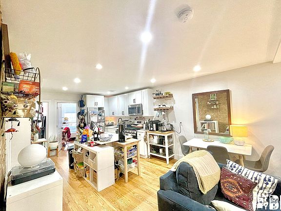 5th image of 70 Halsey St