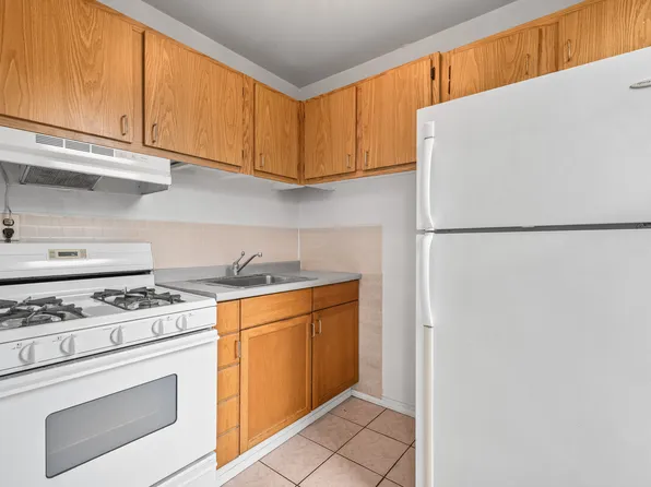 517 Clinton Street image 11 of 33