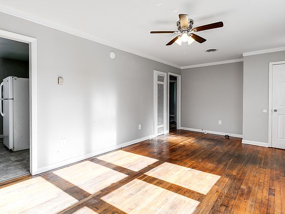 5th image of 212 N Elm Ave