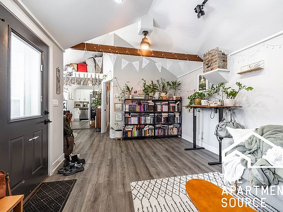3rd image of 958 W 19th St #Ch