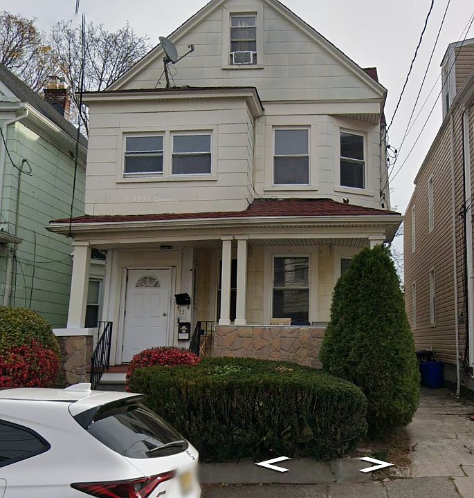 1st image of 48 Florence Ave Floor 1