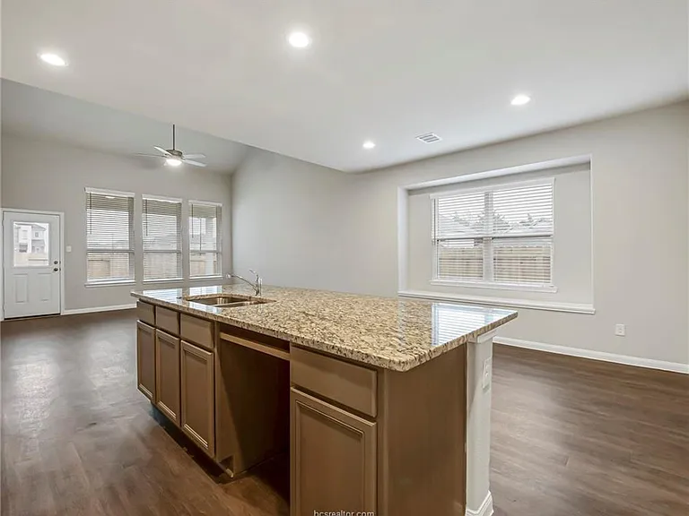 4717 Los Pines Way — Photo 2