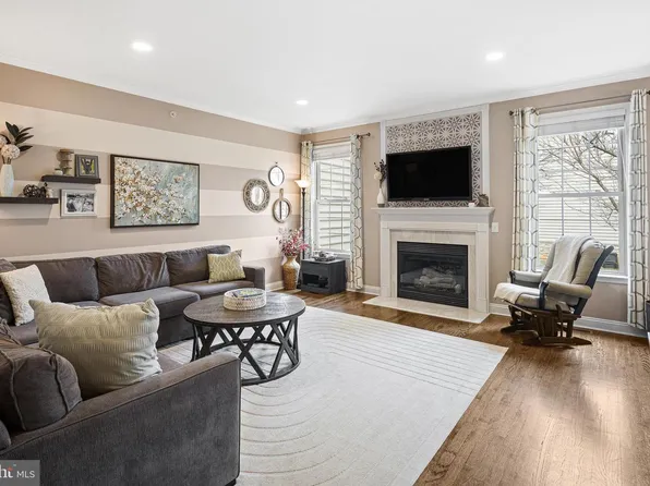 208 Clubhouse Ct, Conshohocken, PA 19428