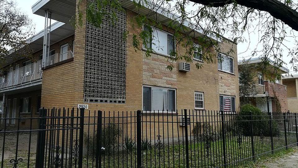1st image of 2530 W Foster Ave APT 104