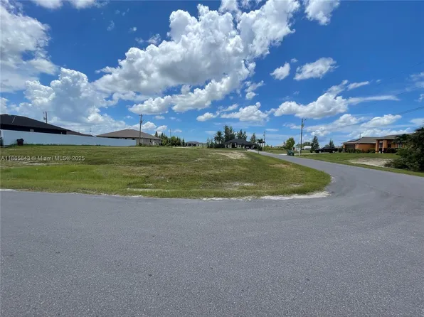 216 NE 9th Ter, Cape Coral, FL 33909