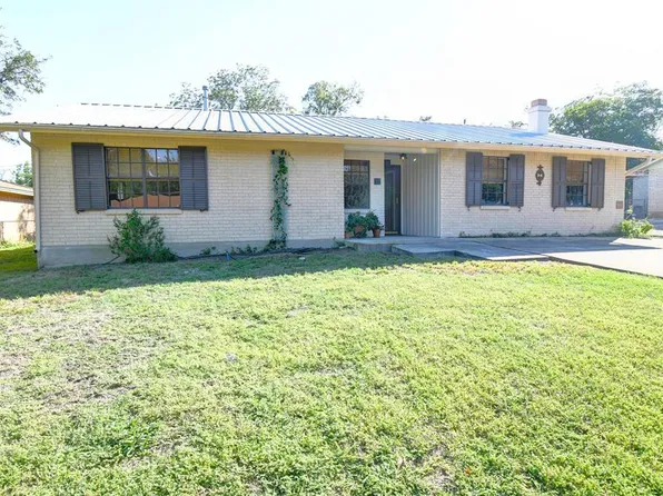1119 Lake Dr, Kerrville, TX 78028